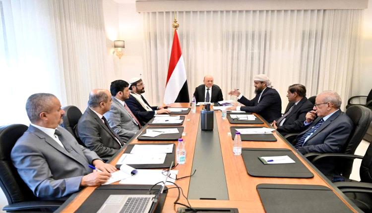 مجلس القيادة يؤكد تكامل السلطات ودعم المواطنين في المحافظات غير المحررة