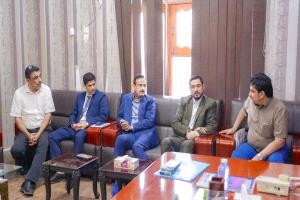 محافظ شبوة يشدد على تعزيز التخطيط الحضري وتطوير البنية التحتية في عتق