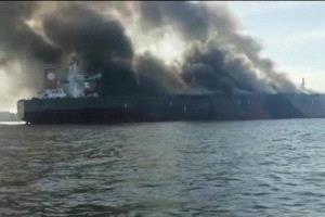 الحوثيون ينفون صلتهم بانفجار ناقلة نفط في خليج عدن