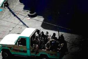 الحوثيون يواصلون استهداف العاملين الإنسانيين ويعتقلون سبعة موظفين أمميين في صنعاء 