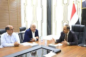 محافظ حضرموت يؤكد على أهمية تحسين قطاع الكهرباء ويطلع على المشاريع التنموية للبرنامج الإنمائي