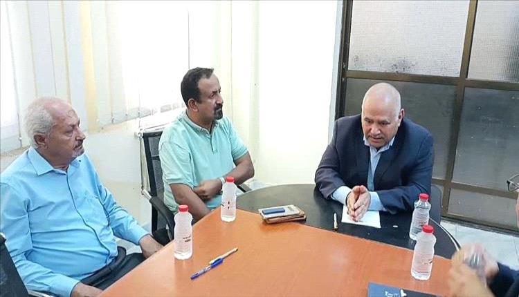 مكتب الصحة بعدن يعزز خدمات رعاية الجرحى ويطلق فرقًا طبية متنقلة