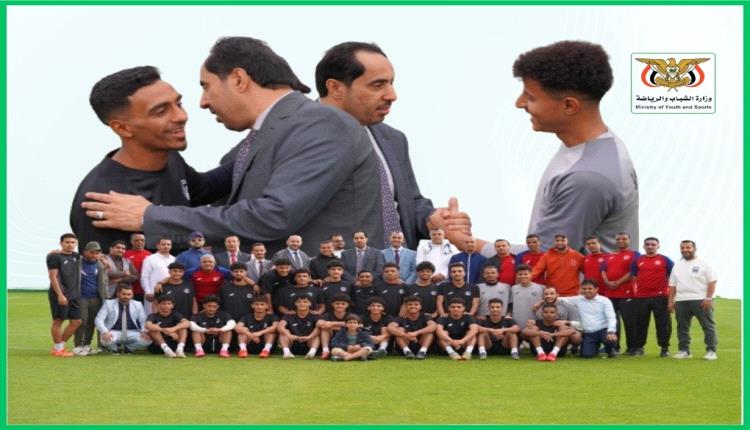 وزير الشباب والرياضة يزور منتخبنا الوطني للشباب قبل نهائي كأس الخليج في أبها