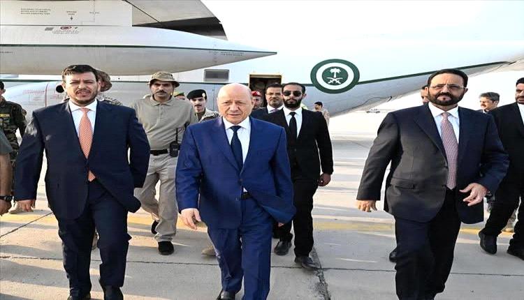 رئيس مجلس القيادة الرئاسي يعود إلى عدن ويؤكد مواصلة الإصلاحات الاقتصادية ومكافحة الفساد