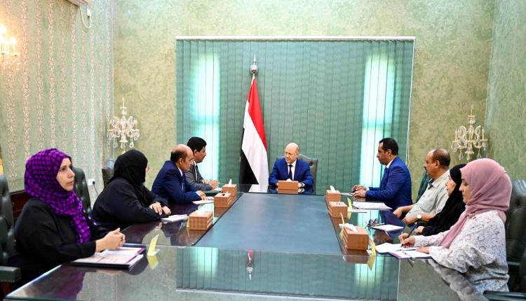 رئيس مجلس القيادة يتسلم التقرير السنوي للجنة الوطنية للتحقيق في ادعاءات انتهاكات حقوق الانسان