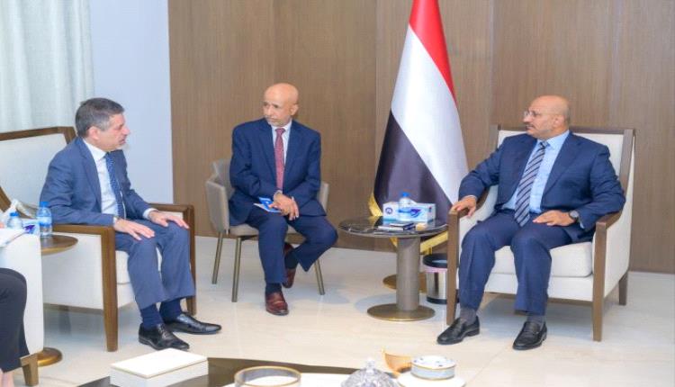 طارق صالح يلتقي السفير الأمريكي لمناقشة التطورات في اليمن