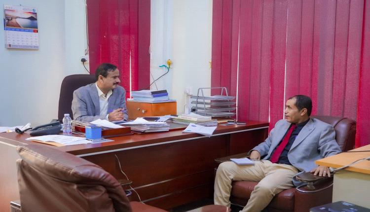 المحافظ بن الوزير يناقش مع هيئة حماية البيئة تفاصيل مشروع "المرونة الزرقاء" لحماية النظم الإيكولوجية البحرية