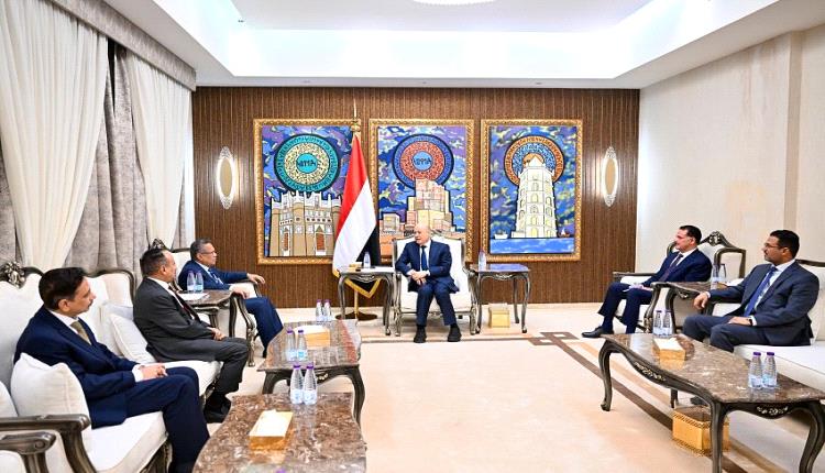 الرئيس العليمي يلتقي هيئة رئاسة مجلس الشورى ويؤكد المضي قدما في عملية الإصلاحات الاقتصادية