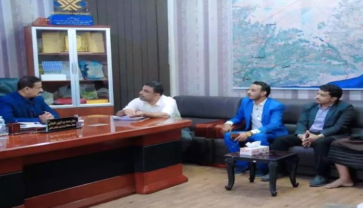 محافظ شبوة يؤكد أهمية تطوير قطاع الكهرباء ويدعو لتحديث بنيته التحتية