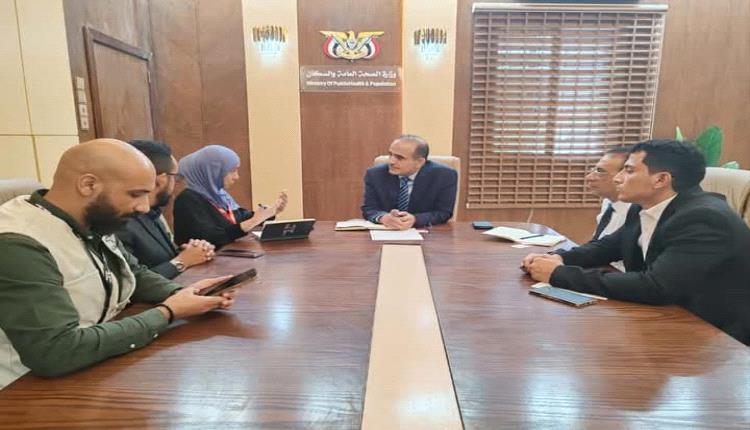 وزير الصحة يبحث مع منظمة "أكشن فور هيومنتي" تعزيز التعاون في القطاع الصحي باليمن