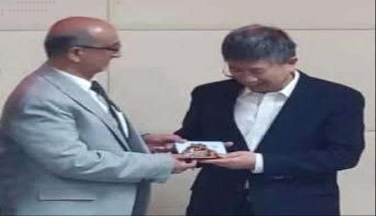 رئيس جامعة شبوة يلتقي رئيس جامعة الصين للبترول لتعزيز التعاون الأكاديمي في مجالات النفط والطاقة