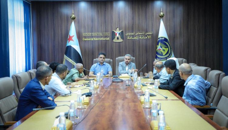 هيئة الإعلام والثقافة تبحث آليات تنسيق وتعزيز العمل الإعلامي والثقافي والسياحي بالعاصمة عدن