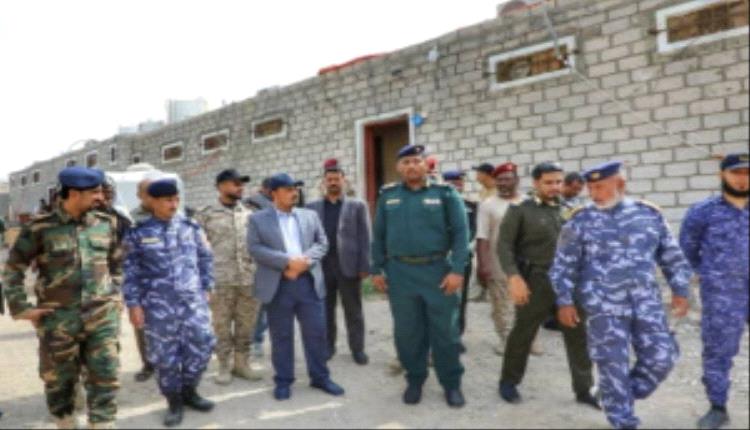 محافظ حضرموت يشيد بإنجازات مكافحة المخدرات ويؤكد استمرار ملاحقة العصابات