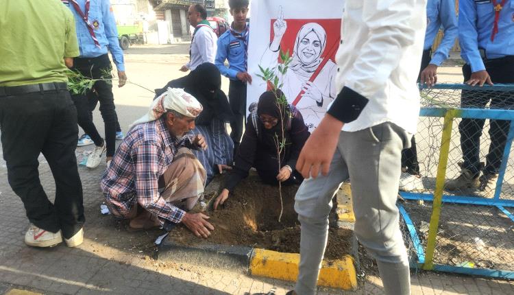 شباب ونساء تعز يودّعون الشهيدة افتهان المشهري بتدشين مبادرة لزراعة 5 آلاف شجرة