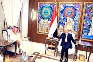 العليمي يبحث مع السفير السعودي دعم الإصلاحات وتعزيز العلاقات الثنائية