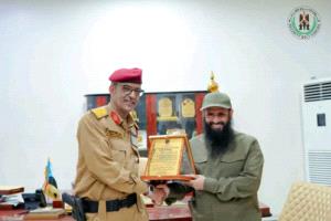 الزبيدي يوجّه بتكريم العميد محسن الوالي تقديراً لجهود قوات الحزام الأمني في مواجهة كارثة السيول