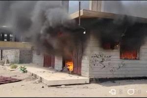 بالصورة.. حريق يلتهم منزل صحفي في عدن