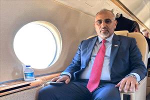 الزُبيدي يغادر مطار عدن متوجهًا إلى أبوظبي