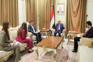 بن بريك يستعرض مع السفير الأمريكي العلاقات الثنائية وجهود دعم الحكومة للقيام بواجباتها