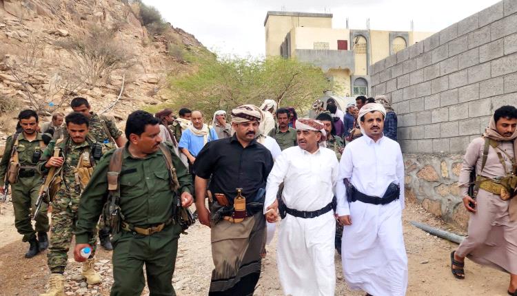 قائد محور عتق ومدير عام شرطة شبوة يزوران وكيل المحافظة الكندي عقب عودته من رحلة علاجية