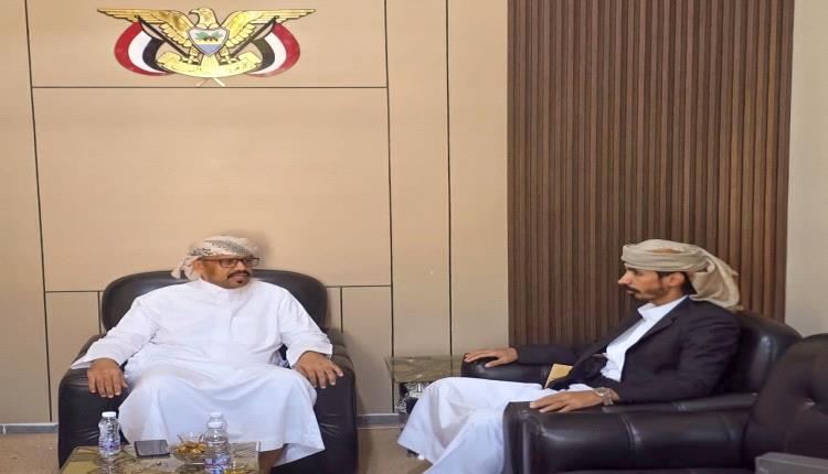 لقاء في سيئون يناقش دعم الاستقرار والتعاون بين شؤون القبائل وسلطة العبر