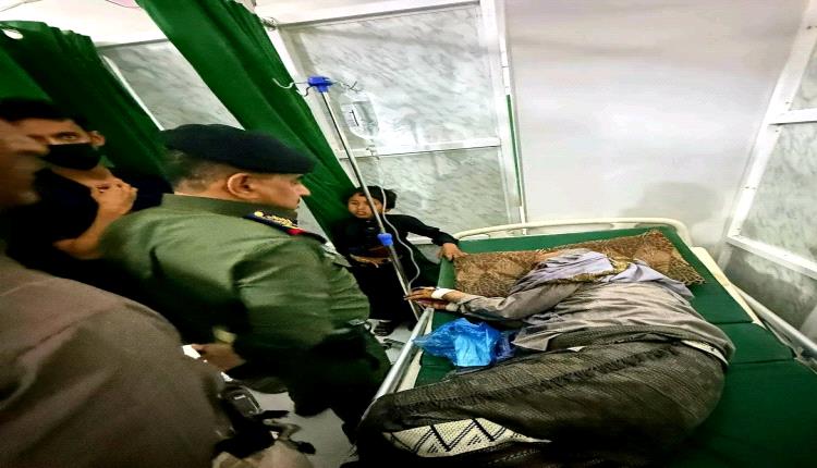 مدير أمن شبوة يتفقد صحة مدير شرطة حطيب إثر وعكة صحية