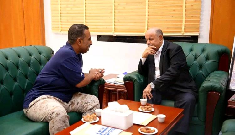 عضو مجلس القيادة محافظ حضرموت يطلع على جاهزية لواء النخبة الحضرمية ويؤكد دعم جهود تعزيز الأمن والاستقرار