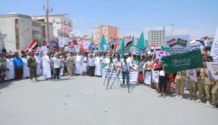 المهرة تحتشد في الغيضة تضامنًا مع السعودية وتدين الاعتداءات الإيرانية والإسرائيلية