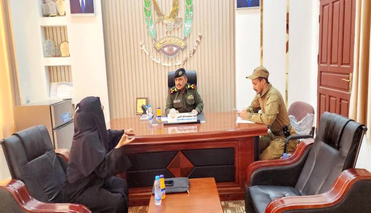 مدير عام شرطة شبوة يبحث مع رئيسة اللجنة الوطنية للمرأة تعزيز دور الشرطة النسائية
