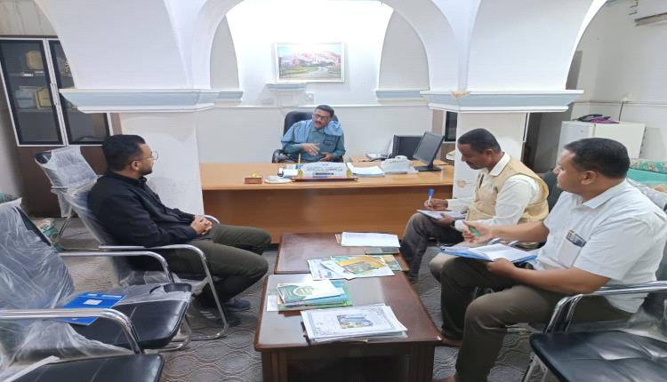 مدير عام مديرية تريم يلتقي فريق المناخ والعمل الاستباقي بائتلاف الخير للإغاثة الإنسانية