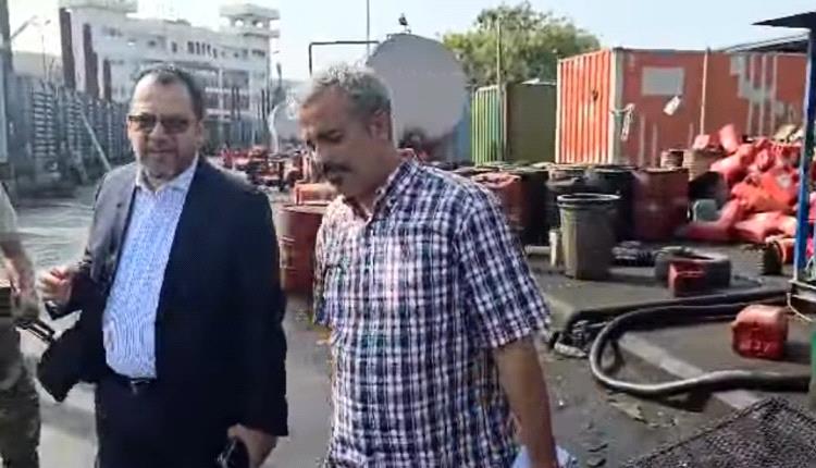 وزير الكهرباء  يجري زيارة ميدانية مفاجئة لمحطة الملعب ويوجه بإصلاح عدادات الوقود