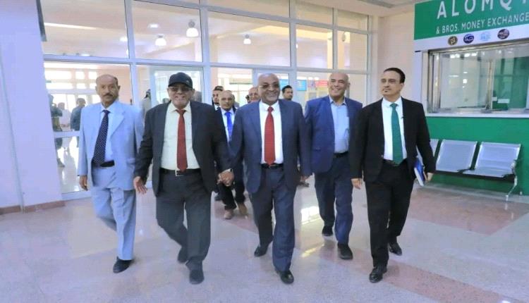 وزير الإدارة المحلية يتفقد مطار سيئون الدولي ويؤكد دعم جهود التوسعة وتحسين الخدمات