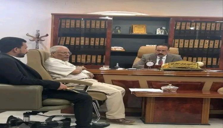 وزير الأشغال يلتقي مدير صندوق صيانة الطرق بالمهرة لبحث تطوير أعمال الصيانة