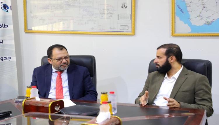 وزير الكهرباء يناقش مع محافظ أبين احتياجات الطاقة ويؤكد التوسع في الحلول المستدامة