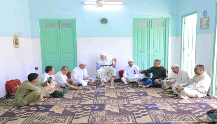 وكيل حضرموت يزور الدكتور عبدالله الكثيري ويثمن جهوده الطبية في وادي حضرموت