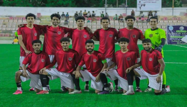 أهلي عدن يؤمّن مستقبل فريقه الكروي بعقود احترافية للاعبين