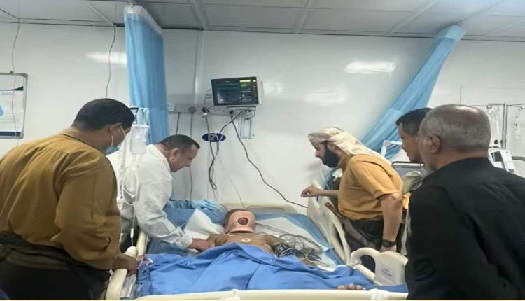 محافظ أبين يطمئن على صحة الأستاذ حسين دحه عقب محاولة اغتياله في مودية