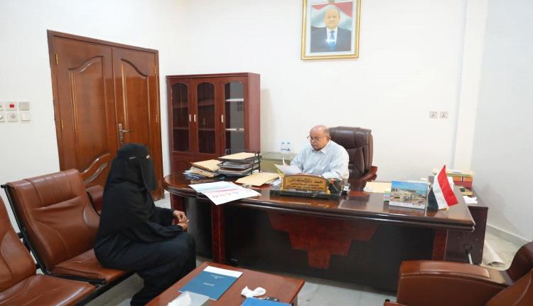 الخنبشي يطلع على سير عمل الإدارة العامة لبحوث التنمية الإدارية والتدريب بساحل حضرموت