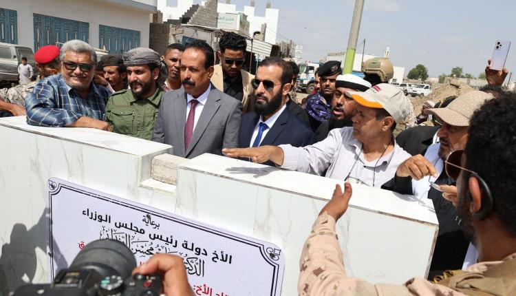 العقربي والرباش يضعان حجر الأساس لمشروع طريق جعار–باتيس بطول 17 كيلومتراً في أبين