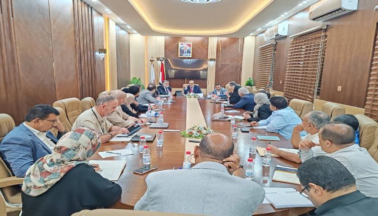وزير الصحة يرأس اجتماعاً صحياً في عدن لمناقشة الوضع الراهن وخطط وبرامج التدخلات الصحية