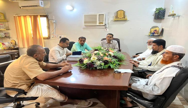 مدير الشؤون الاجتماعية بساحل حضرموت يؤكد دعم الجمعيات الخيرية خلال اطلاعه على أنشطة “الحكمة اليمانية”