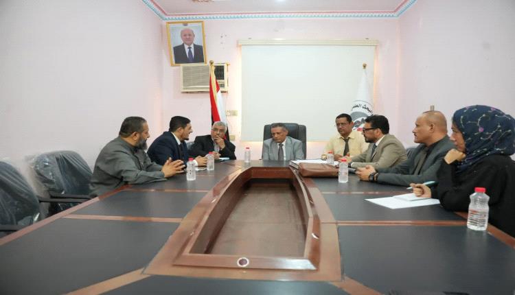 وزير التعليم العالي يناقش مشروع المدينة الجامعية الطبية بعدن