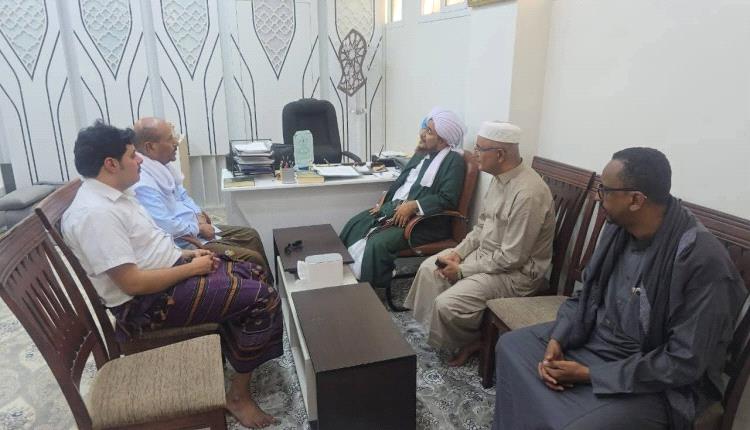 الوكيل بارباع  يزور عميد دار المصطفى والمؤرخ السقاف في تريم ويؤكد دعم السلطة المحلية للعلم والثقافة