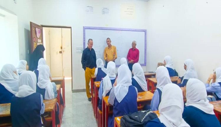 الموسيقار أحمد بن غودل يثري تجربة طلبة التفوق العالمية بالمعلا بزيارة فنية ملهمة