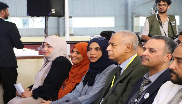 وكيل وزارة النفط لشؤون المعادن يزور المعرض الأول للمنتجات والصناعة الوطنية بعدن