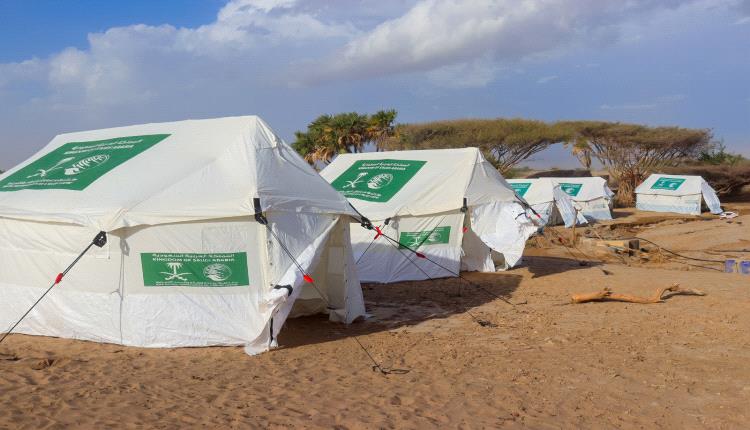 توزيع خيام ومستلزمات أساسية لنحو 600 متضرر من الأمطار في المخا