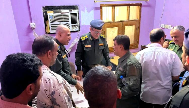 وكيل الأحوال المدنية يطلع على سير العمل بمركز الحوطة بلحج