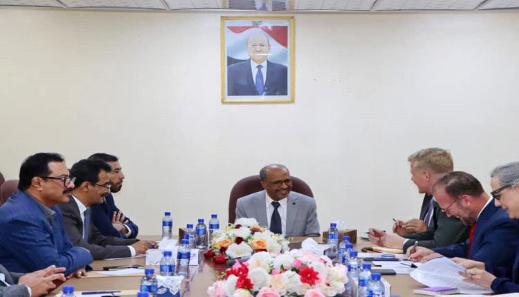 وزير النفط والمعادن يبحث مع المبعوث الأممي التحديات التي تواجه قطاع النفط والغاز