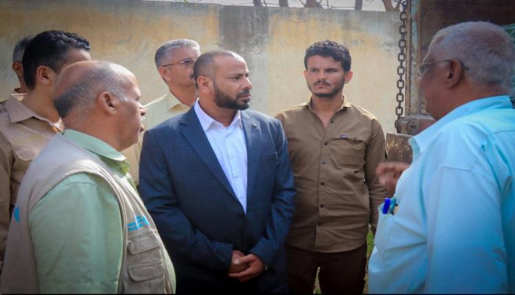 محافظ الضالع يدشّن العمل بمشروع الطاقة الشمسية لآبار حقل حجر