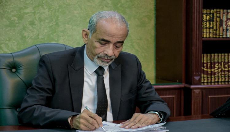 عضو مجلس القيادة محمود الصبيحي يعزي العميد سامي السعيدي بوفاة والدته